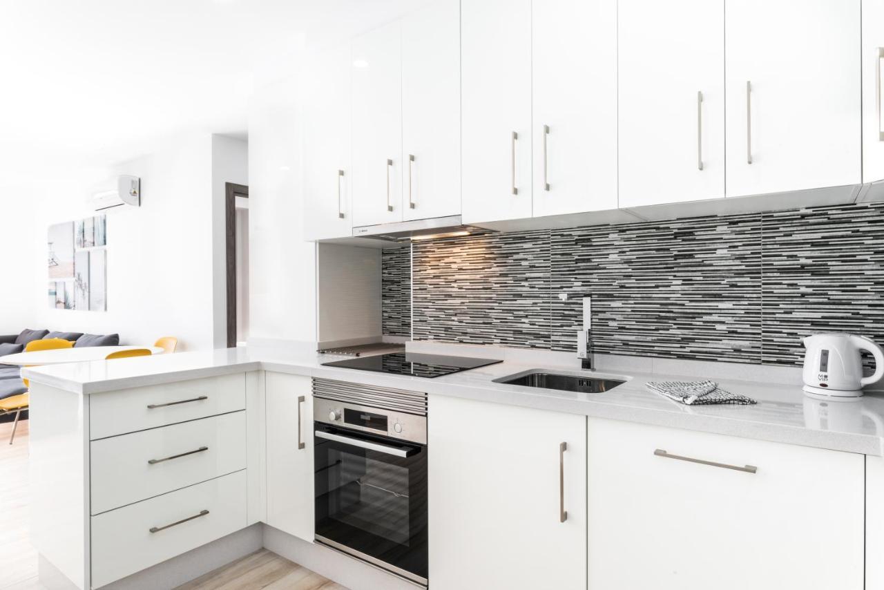 Ljus Appartement Arona  Buitenkant foto