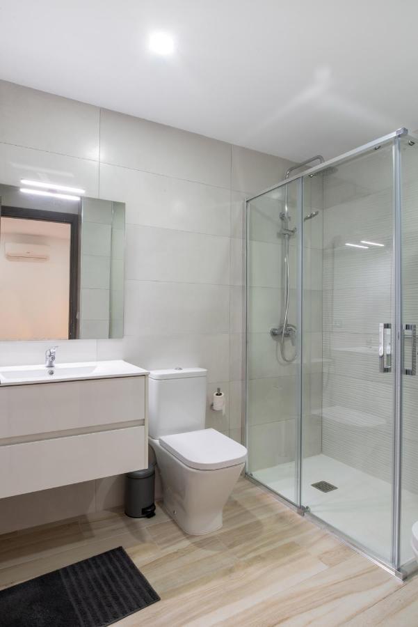 Ljus Appartement Arona  Buitenkant foto