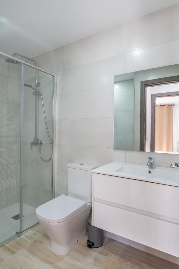 Ljus Appartement Arona  Buitenkant foto