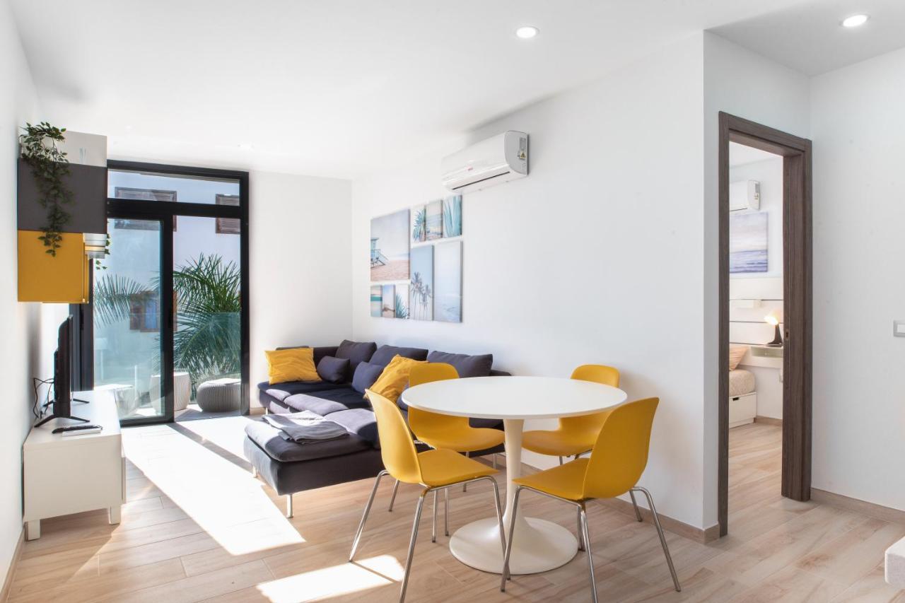 Ljus Appartement Arona  Buitenkant foto