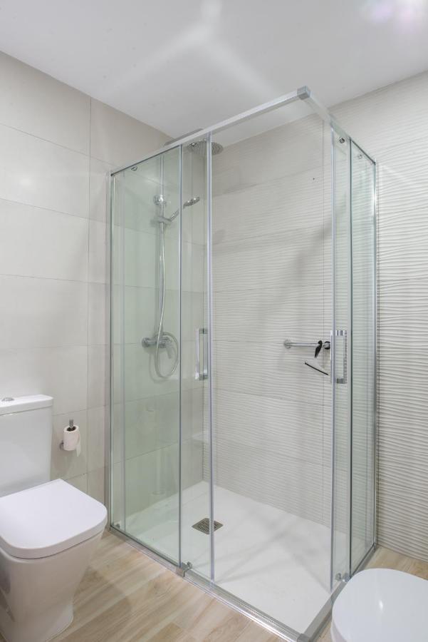 Ljus Appartement Arona  Buitenkant foto