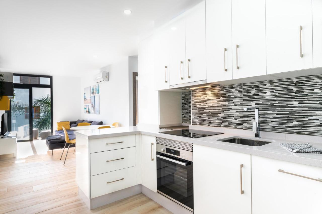 Ljus Appartement Arona  Buitenkant foto