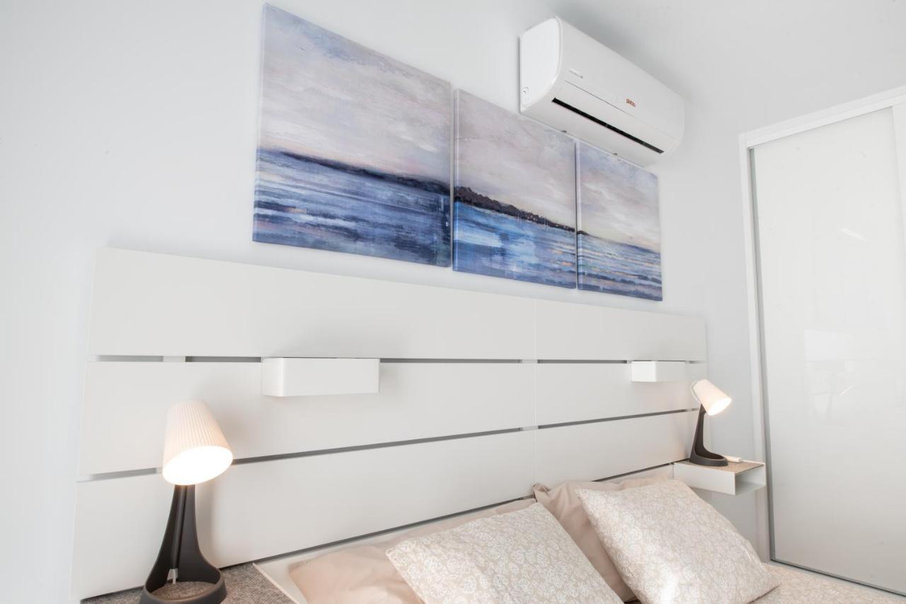 Ljus Appartement Arona  Buitenkant foto