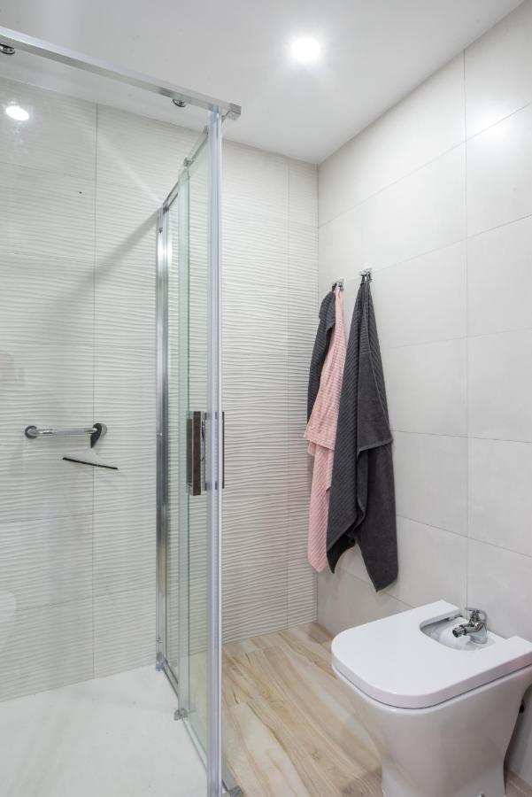 Ljus Appartement Arona  Buitenkant foto