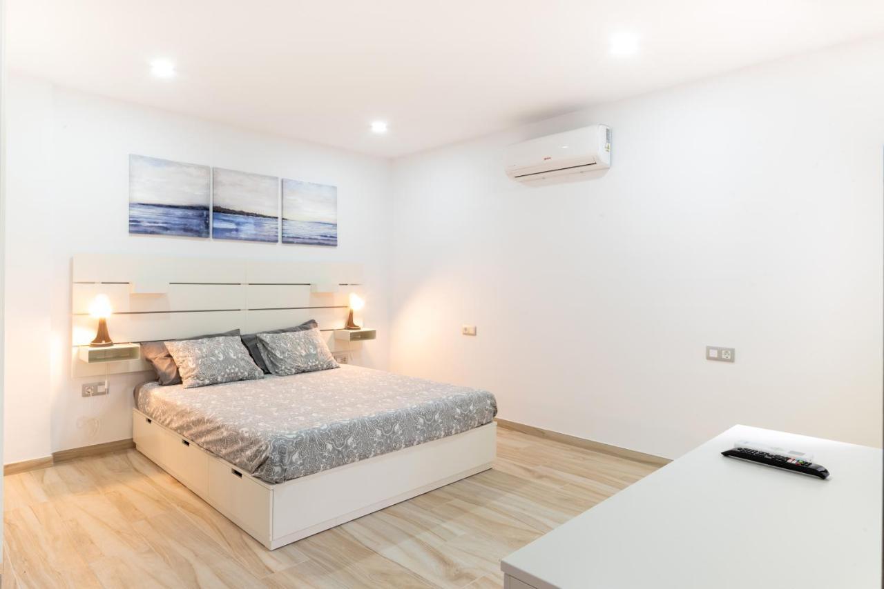 Ljus Appartement Arona  Buitenkant foto